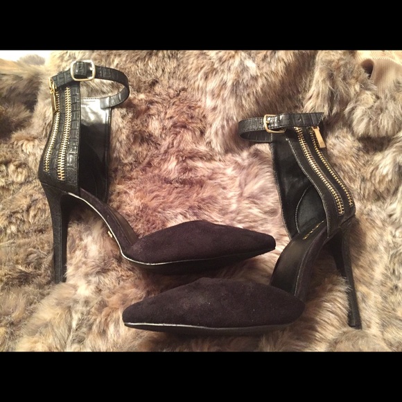 ⬇️Price Drop⬇️ ✨BEBE Black Suede and Leather Pumps - Picture 1 of 6